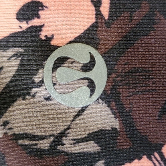 Lululemon crop top. Sports bra. Excellent condition, quality. No size tag S/M - Picture 9 of 11